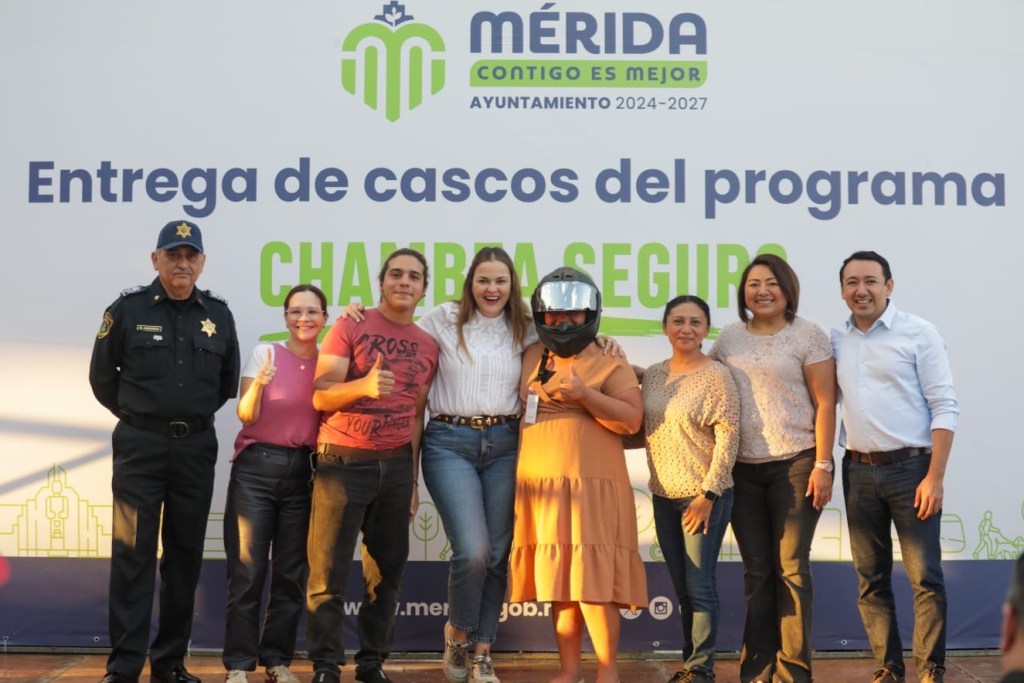 Entregan cascos a trabajadores de plataforma en Mérida para prevenir accidentes