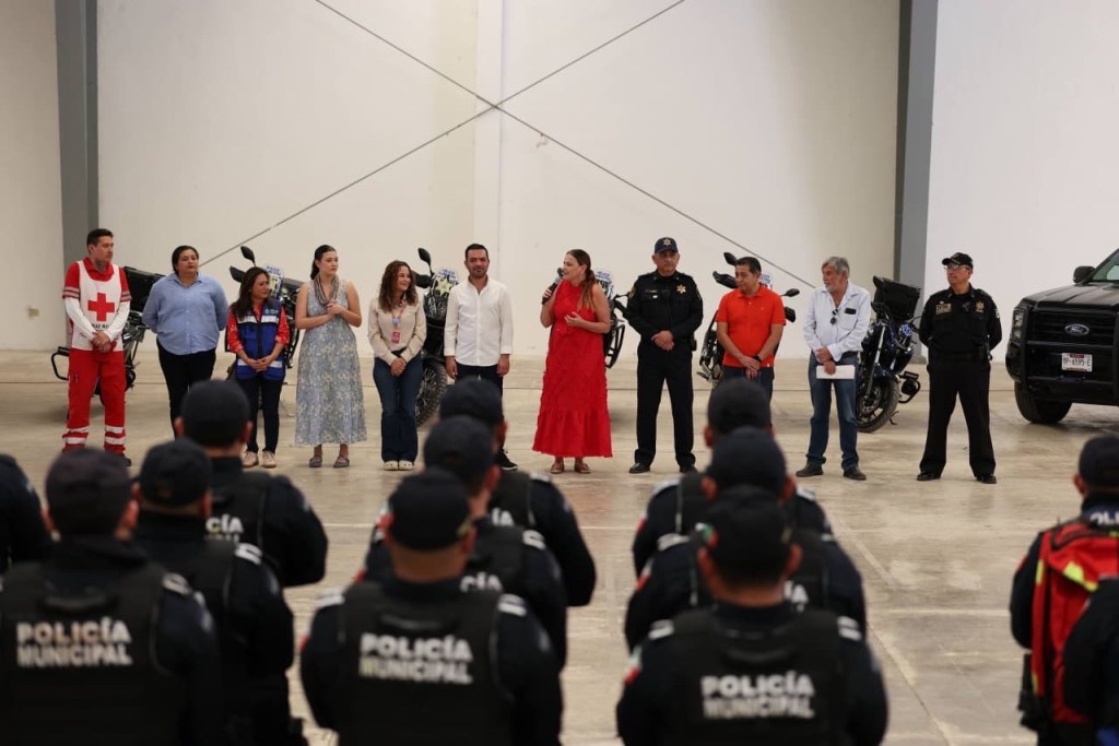 Cecilia Patrón reconoce a policías y personal de Servicios Públicos por un Carnaval seguro y familiar