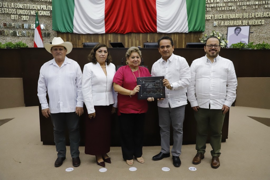 Congreso de Yucatán entrega por primera vez el reconocimiento al Mérito Juvenil “Efraín Calderón&nbsp;Lara”