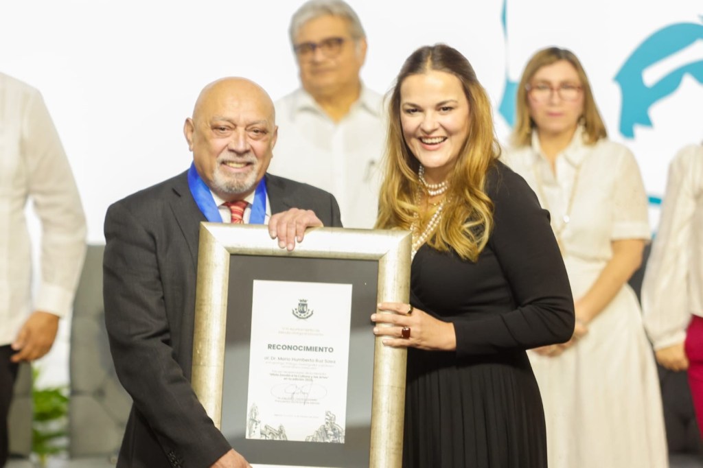 Reconocen a Mario Ruz Sosa con la Medalla Silvio Zavala por su labor en la preservación de la cultura&nbsp;maya