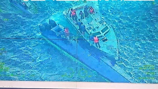 Aseguran semisumergible con toneladas de posible cocaína frente a&nbsp;Manzanillo