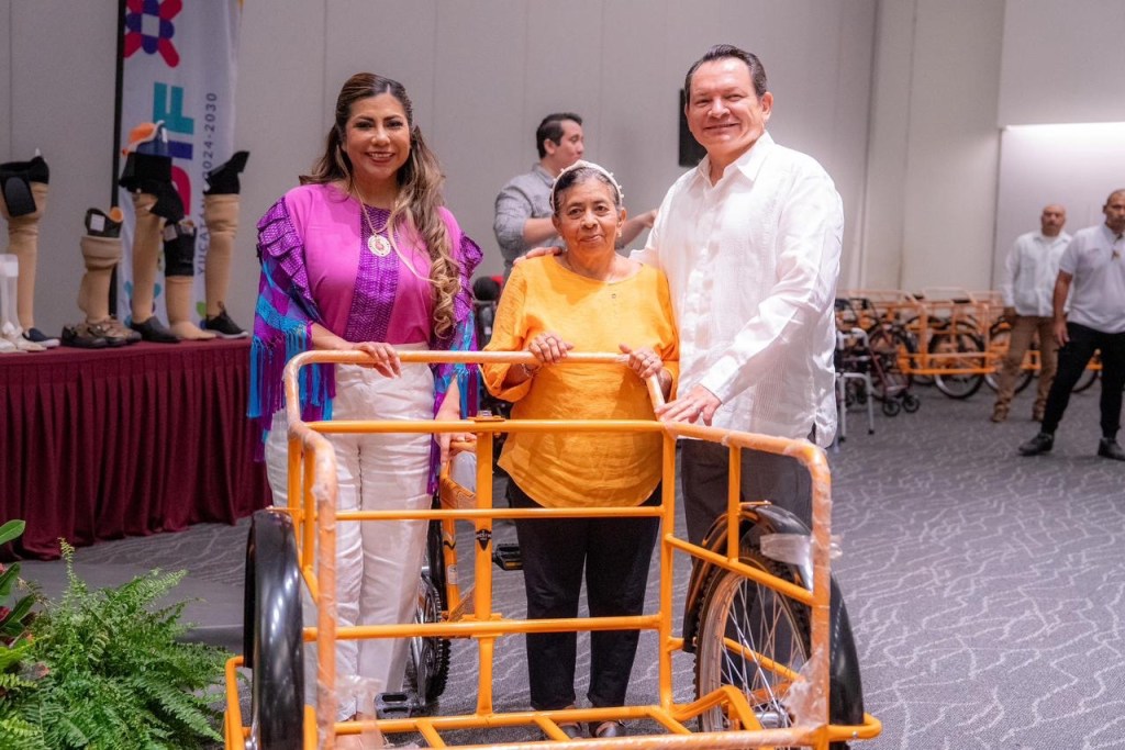 Entregan apoyos funcionales que transforman vidas en Yucatán