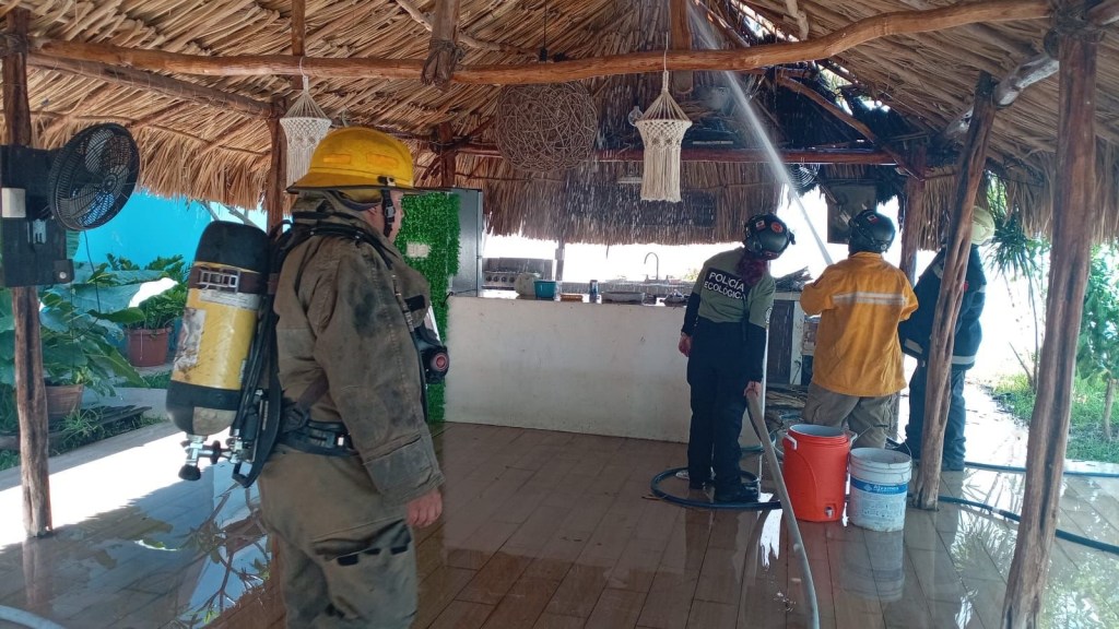 Sofocan incendio en palapa durante fiesta infantil en&nbsp;Kanasín